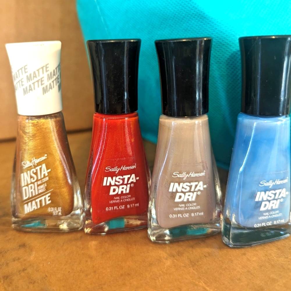 Bundle of 4 Sally Hansen Nail Polish